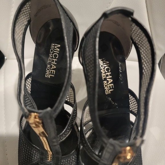 MICHAEL Micheal Kors Berkley T-Strap Mesh Heel Sandal Size 7 - Picture 9 of 10